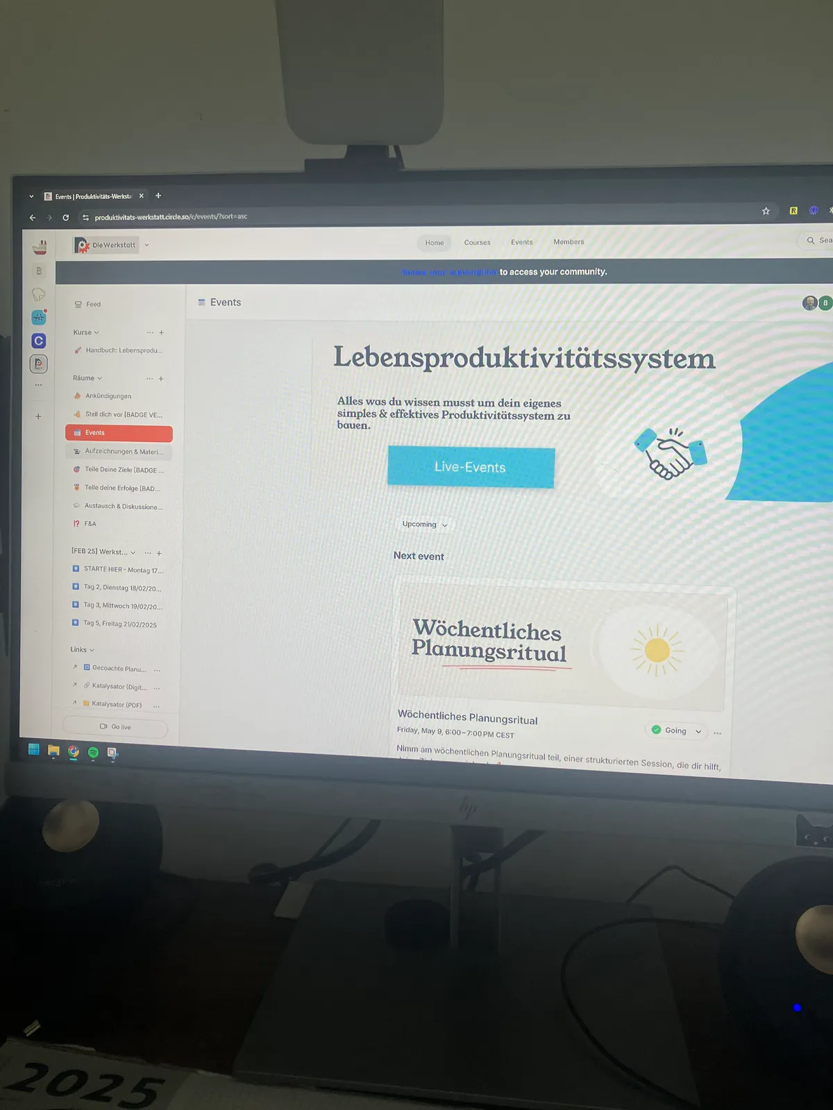 The Circle.so community page for Die Produktivitäts-Werkstatt showing the community space with upcoming live events and the weekly planning ritual